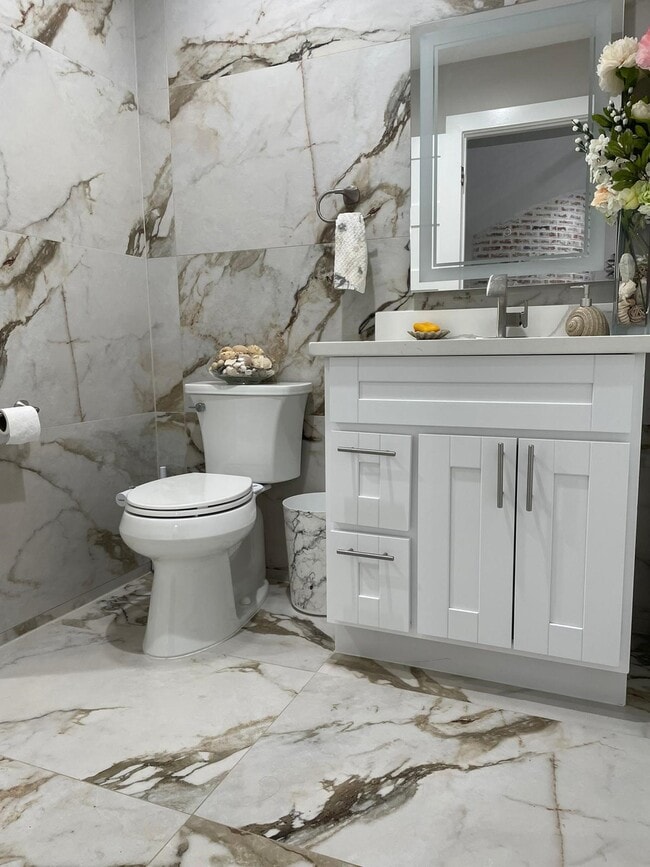 Building Photo - 14227 Sandfield Dr