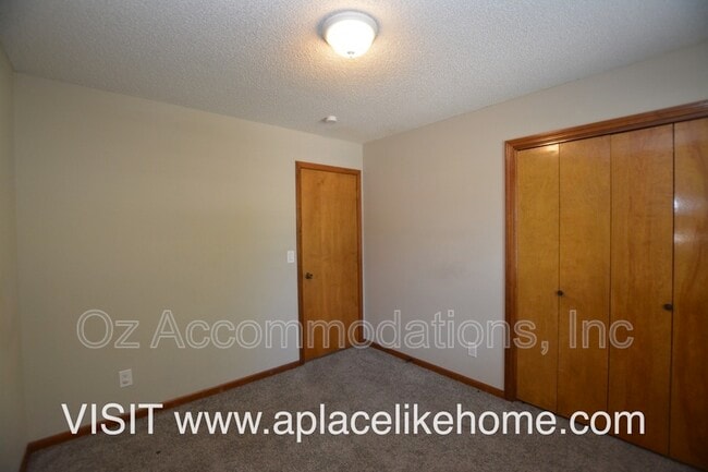 Building Photo - 8503 Sarah Ln