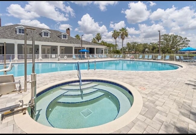 Building Photo - 3/2.5/1 Lakeside Plantation Townhouse