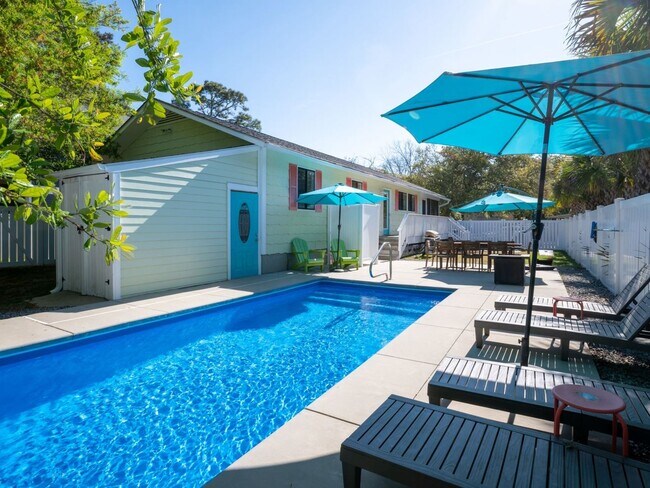 Building Photo - OFF-SEASON MONTHLY BEACH LIVING AWAITS!