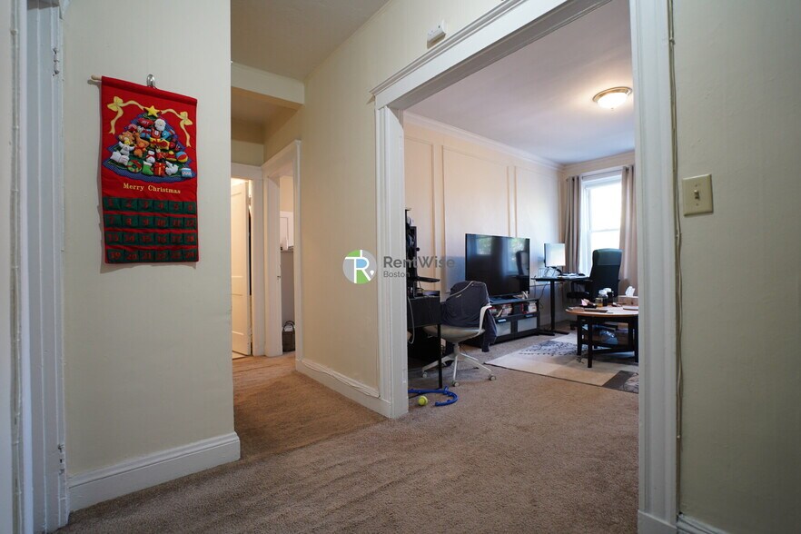 Primary Photo - 170 Kelton St