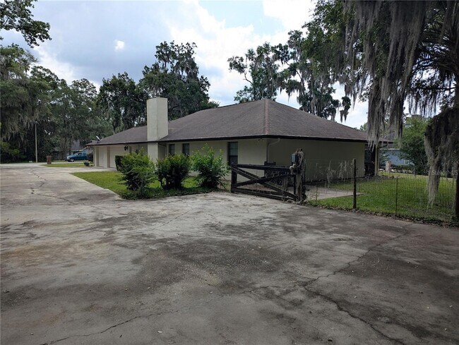 Building Photo - 8930 SE 17th Ct