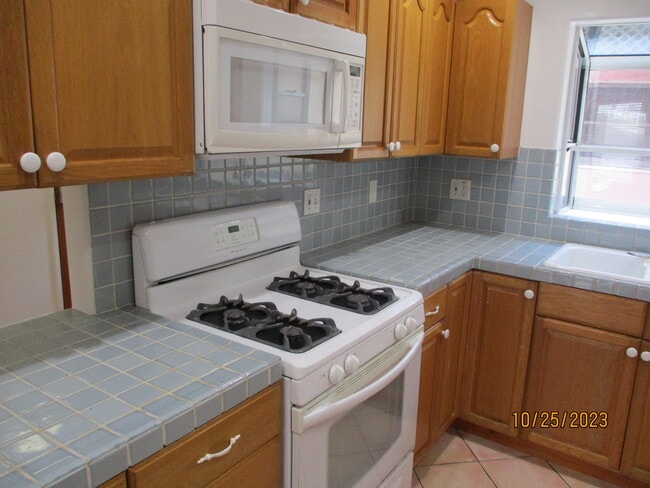 Building Photo - 4400 Overland Ave