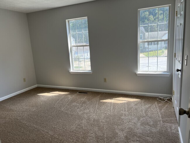 Building Photo - 3455 Kingswood Run