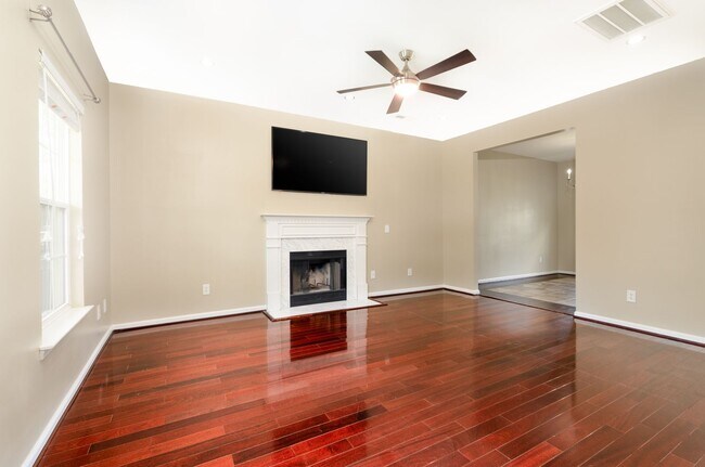 Building Photo - Spacious Living Meets Southern Comfort!
