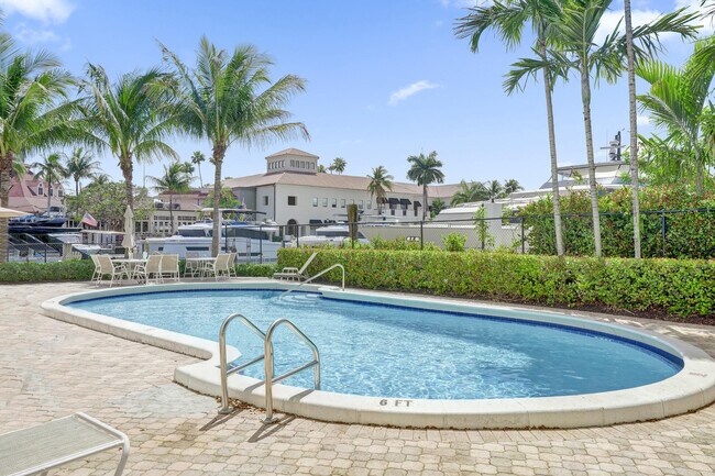 Building Photo - 1600 SE 15th St