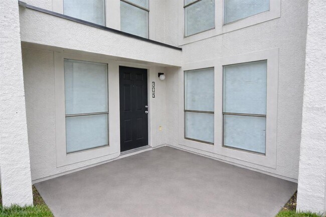 Building Photo - 5006 Moro Manor Dr