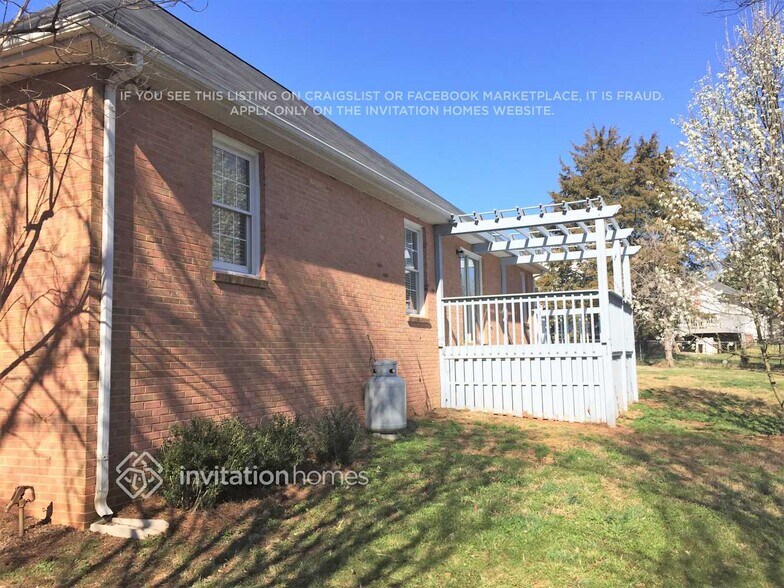 Building Photo - 123 Mooreland Rd