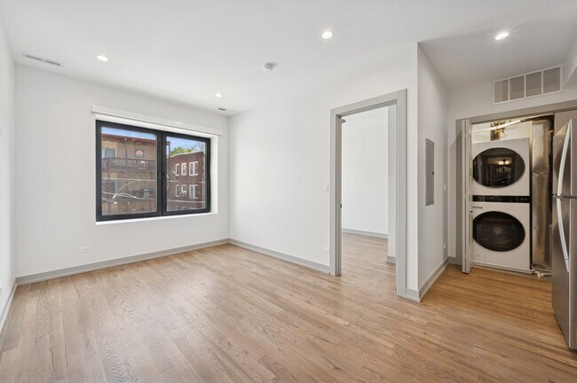 Building Photo - 1337 W Estes Ave