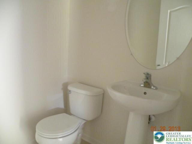 Building Photo - 5985 Valley Forge Dr
