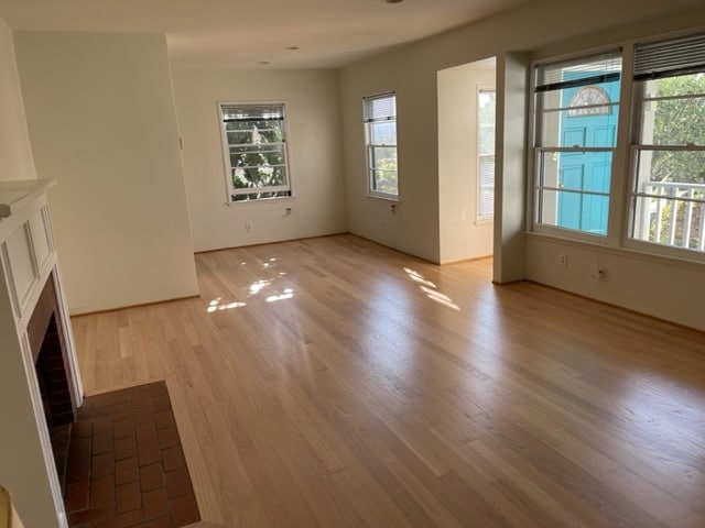 Dining area at left of entry foyer - 1120 Pacific St