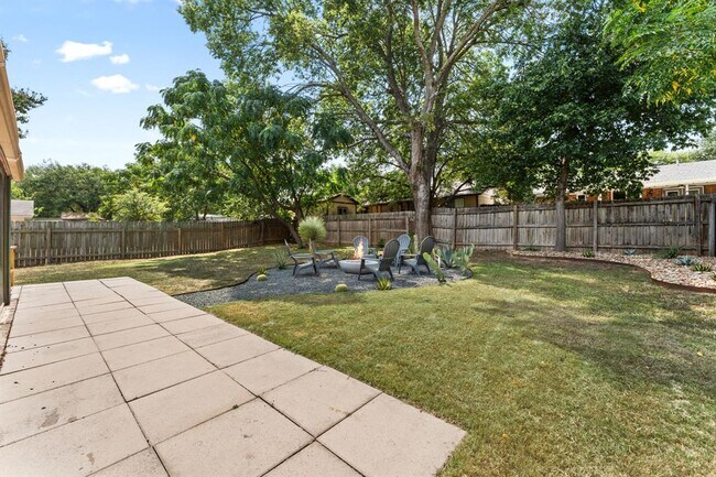 Building Photo - 6408 Sunnysky Way
