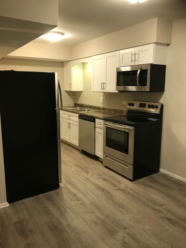 Kitchen - 1153 S Forums Ct