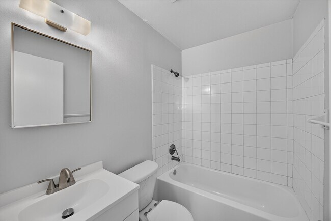 Building Photo - 328 Palos Ct