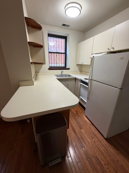 kitchen - 507 Catharine St