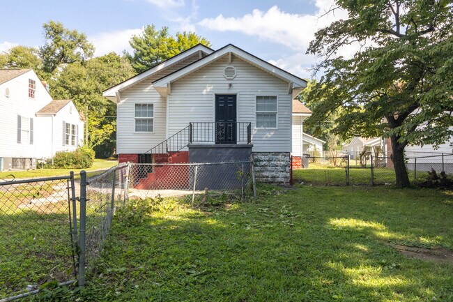 Building Photo - 3928 Porter Ave