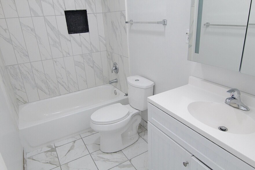 Building Photo - 3247 W Century Blvd