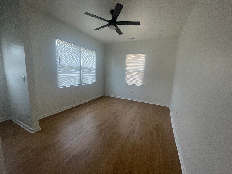 Building Photo - 415 6th Ave