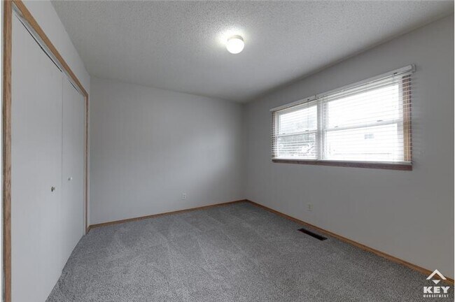 Building Photo - 2807 W Maxwell Ave