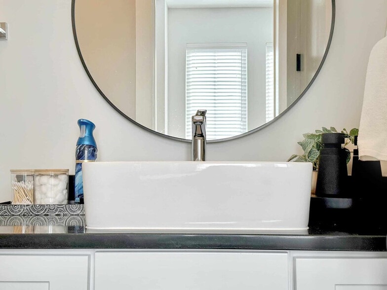 Building Photo - 413 W Lenoir St