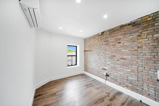 Building Photo - 104 Clinton Ave