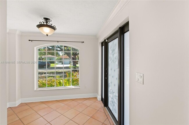 Building Photo - 1428 Medina Ave