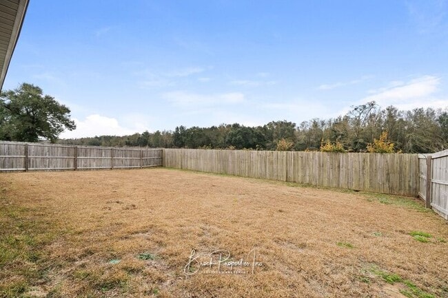 Building Photo - 5515 Peach Dr