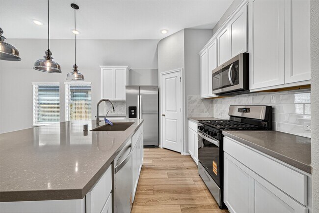 Building Photo - 8915 Field Daisy Ct