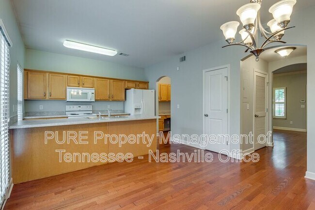 Building Photo - 553 Rosedale Ave