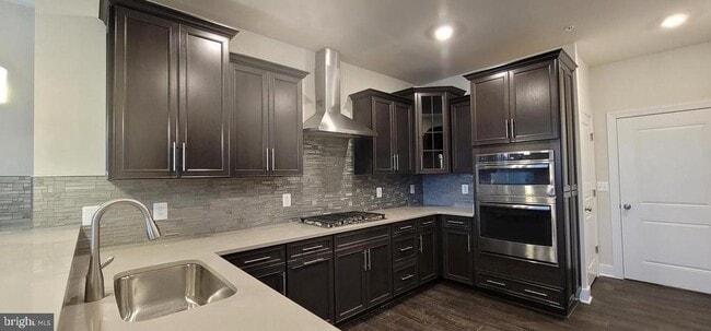 Building Photo - 4940 MacDonough Pl