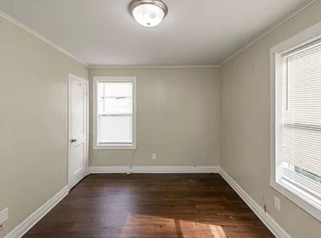 Building Photo - Check It Out!