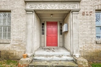Building Photo - Discover Your Oasis in the Heart of Montrose!