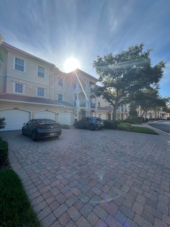 Primary Photo - 12547 SE Old Cypress Dr