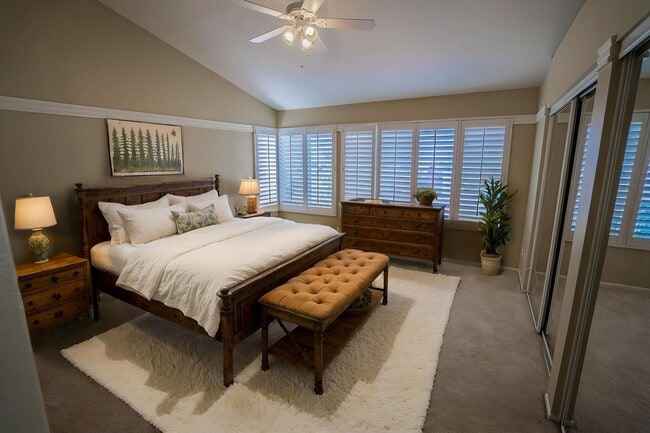 Building Photo - Northbridge 4 Bedroom Home in Valencia!