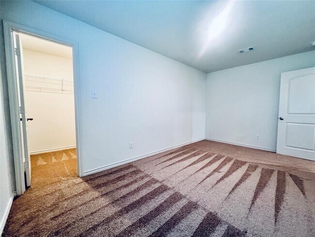 Building Photo - 520 Locksley Cove