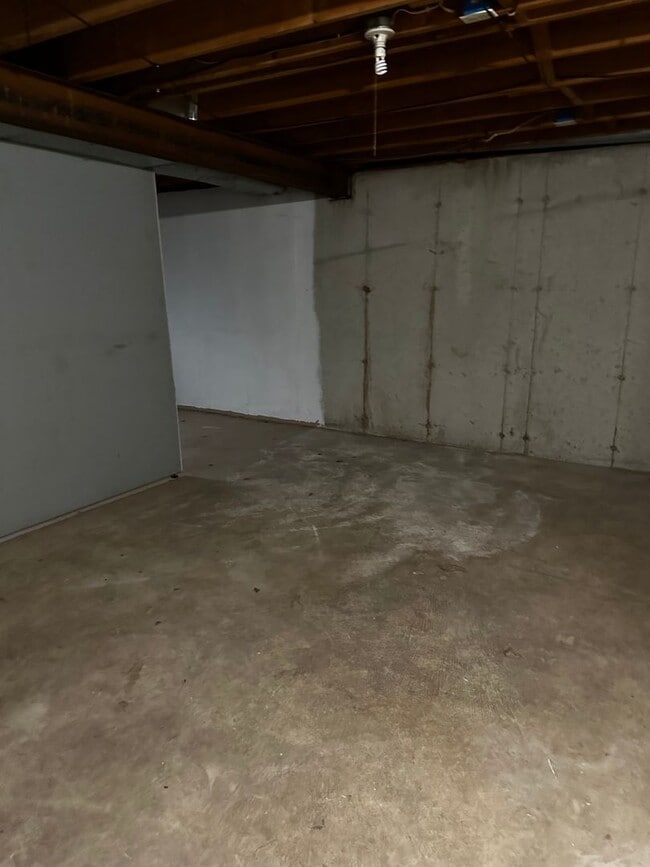 Building Photo - 1837-1837 Post Rd