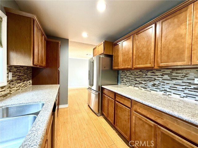 Building Photo - 7320 Lennox Ave