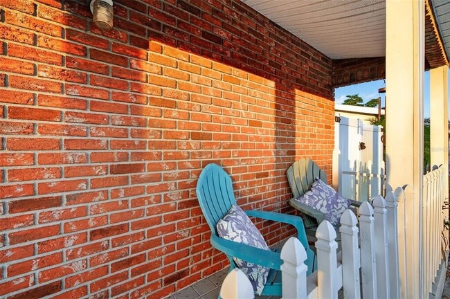 Building Photo - 11761 80th Ave