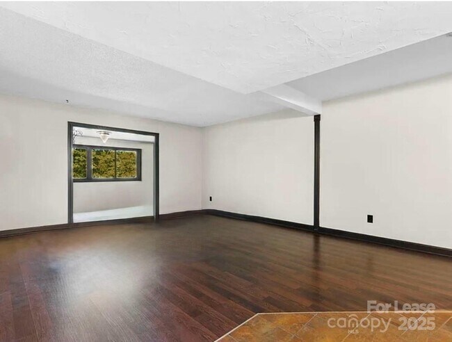 Building Photo - 2705 N Center St