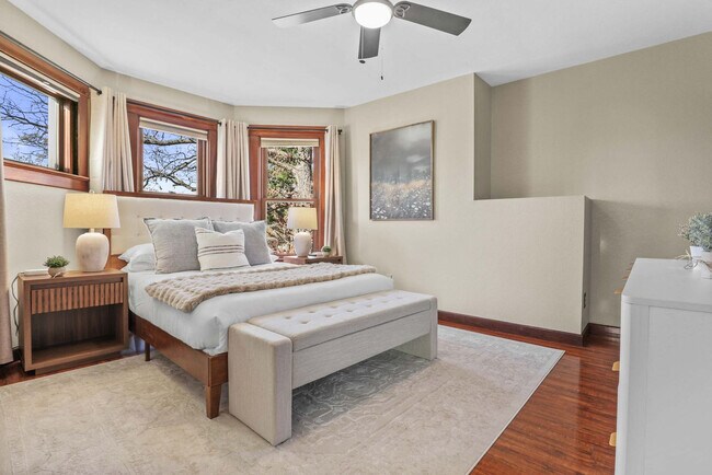 Building Photo - 924 Capital St