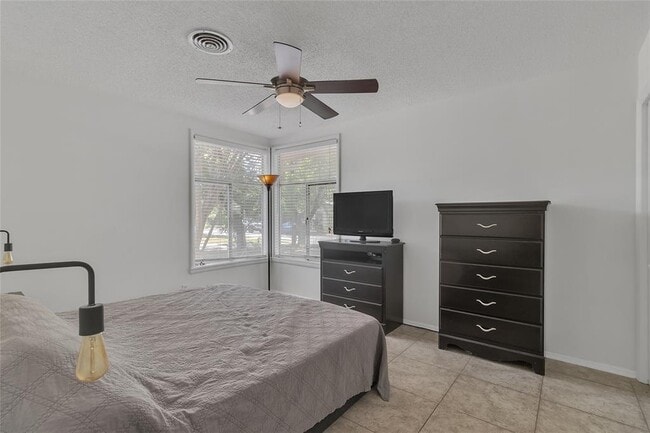 Building Photo - 1302 Ludlow Terrace