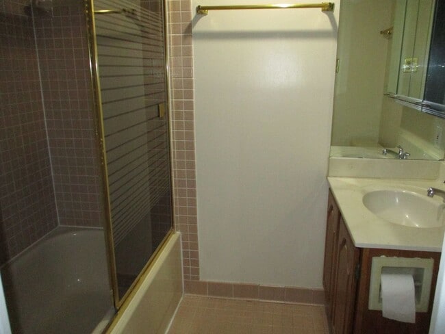 Building Photo - Courthouse Condo just steps away from Metro