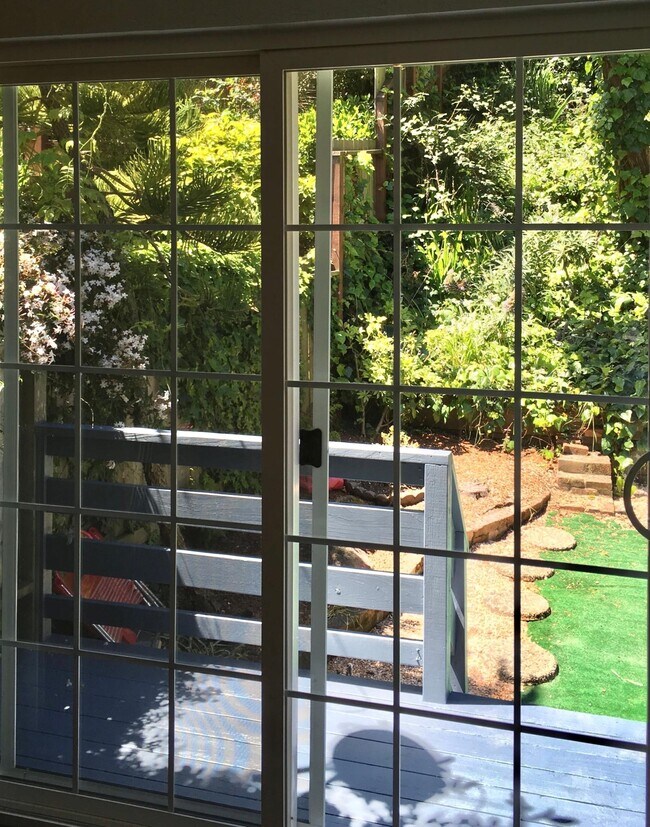 Building Photo - 724 Grand View Ave