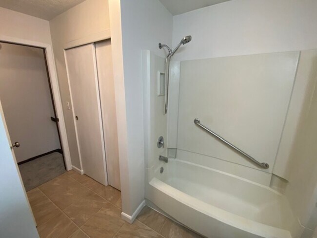 Building Photo - 1809 Minturn Dr