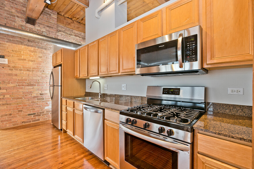 Building Photo - 625 W Jackson Blvd
