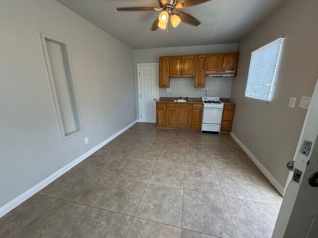 Building Photo - 339 E 19th St