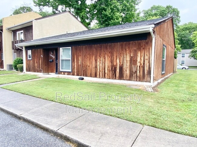 Building Photo - 1449 Longdale Dr