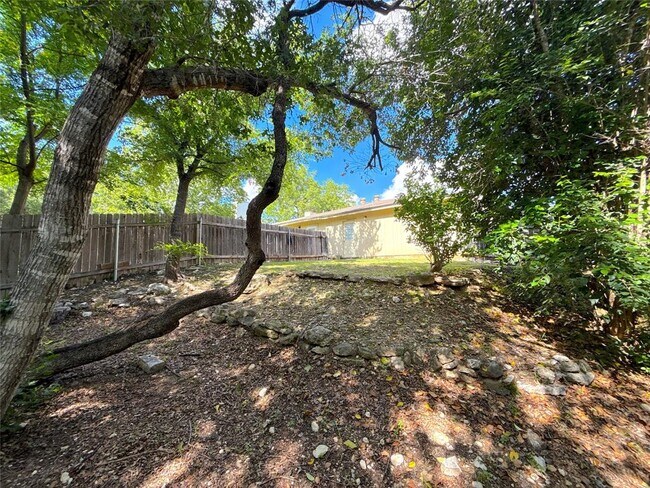 Building Photo - 9900 Hundred Oaks Cir