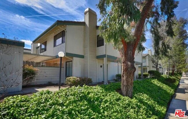 Building Photo - 10574 Sunland Blvd