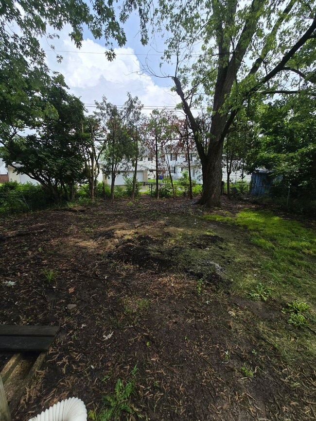 Building Photo - 3 BEDROOM SINGLE FAMILY